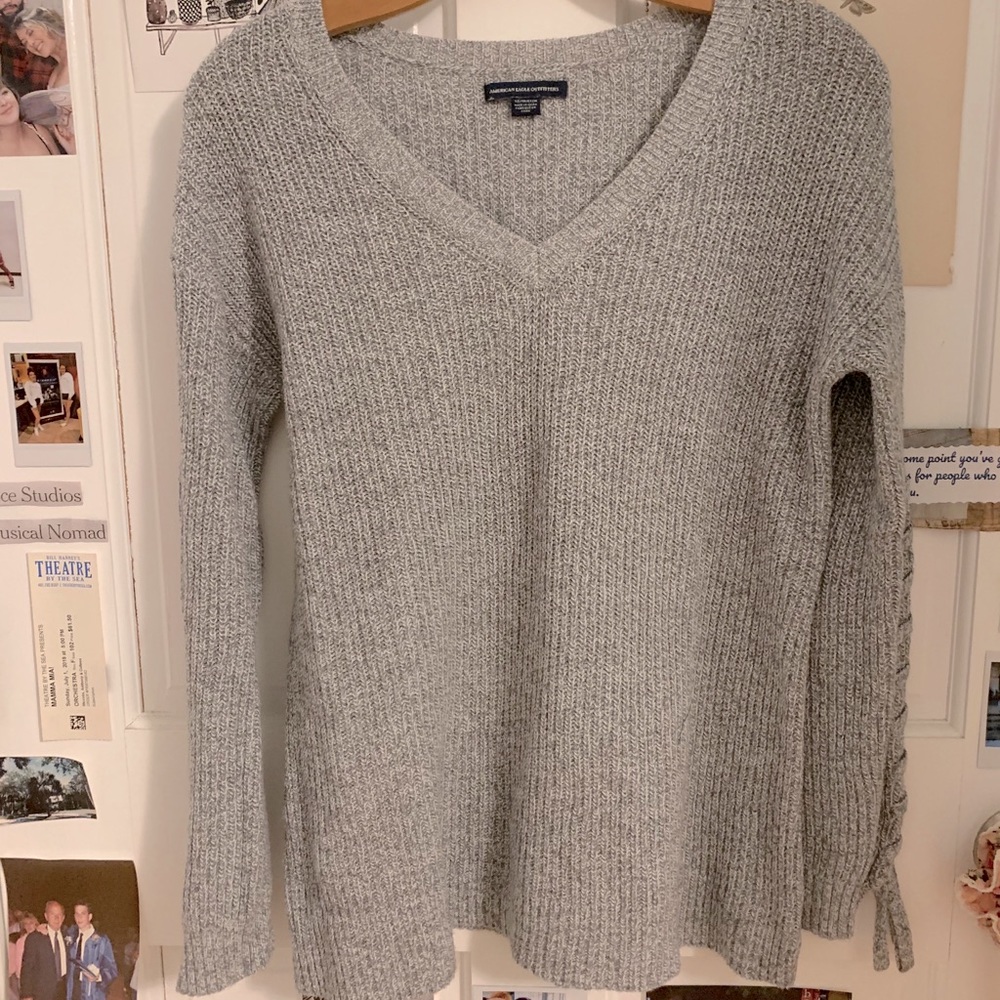 American Eagle grey sweater